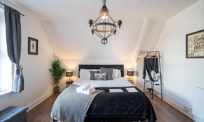 Grangetown Apartment | Phénix Central - Huge 3 Bed, Super Equipped Apt.
