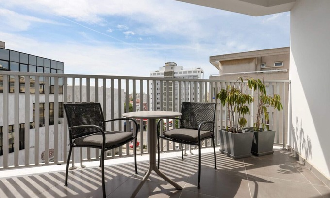 City Centre Apartment | Phaedrus Living: Mini Art House Rivera