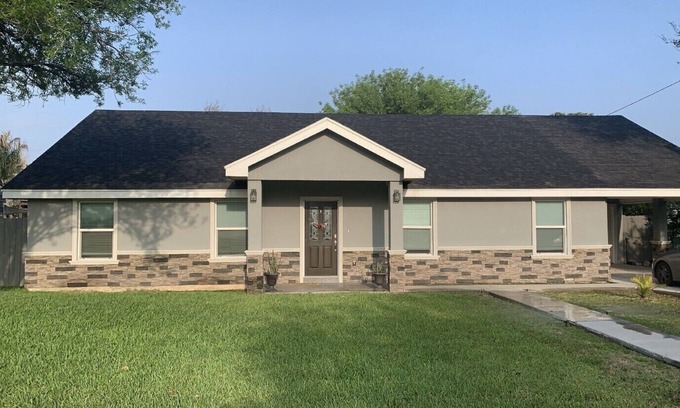Pharr House | PHARR from Average Home- Downtown Pharr 3 Bed 2 1/2 Bath- Great for Cookouts!