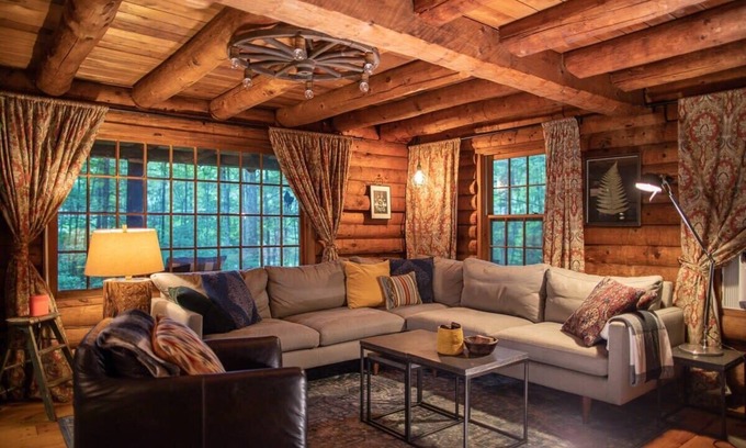 Accord Cabin | Phoebe's Nest - Chic Log Cabin in Accord