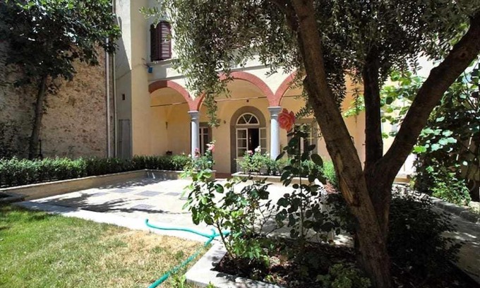 Sant' Ambrogio Apartment | Piazza Dei Ciompi With Private Garden