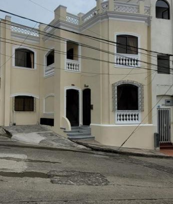 Cali House | Piazza Granada