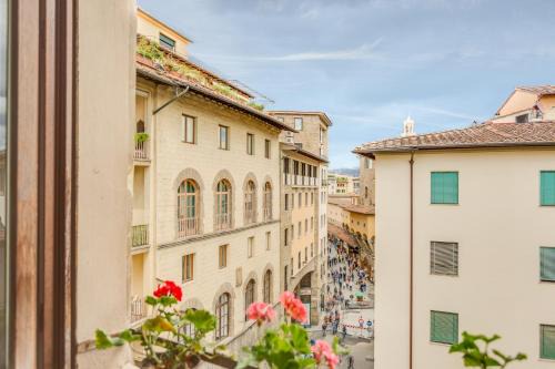Oltrarno Apartment | Piazza Santa Felicita