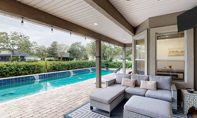 Fleming Island House | Picture-perfect getaway with saltwater pool, outdoor bar, grill & soaking tub