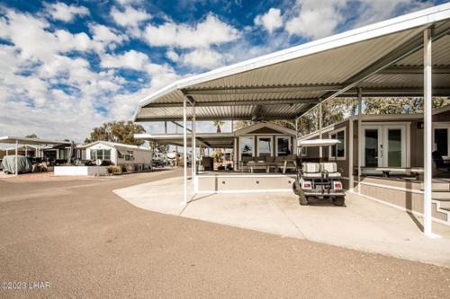 Lake Havasu City House | Picture Perfect at Sam's Beachcomber on the Island