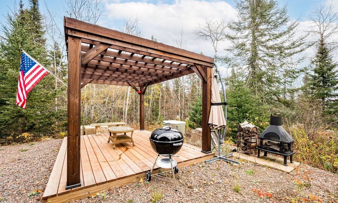 Grand Marais House | Picturesque Cabin: Fun Arcade and Close to Lutsen!