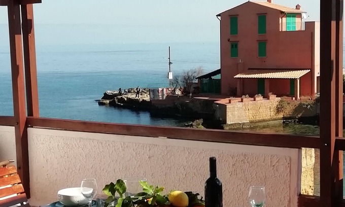 Porticello Apartment | Pieds dans l'eau,Palermo,borgo di pescatori, 2bedrs 2bathrs