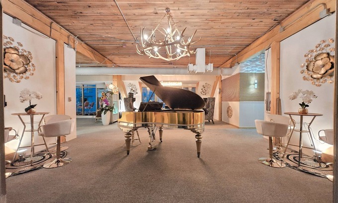 Belltown Apartment | Pike Market Millionaire’s Escape – 2BR Sky Summit