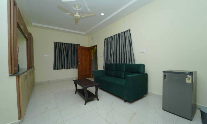 Tirupati Apartment | Pinaka Homestay, A charming 2-bedroom flat with AC, WiFi in pleasant Tirupati