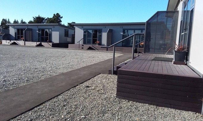 Kaiapoi Hotel | Pine Lake View Lodge