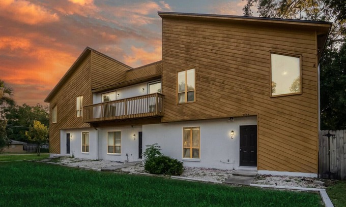 Jacksonville House | Pine & Petals Place in Jacksonville