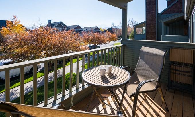 Sisters Condo | Pine Rest - Escape to this beautiful condo A/C, pet friendly near downtown