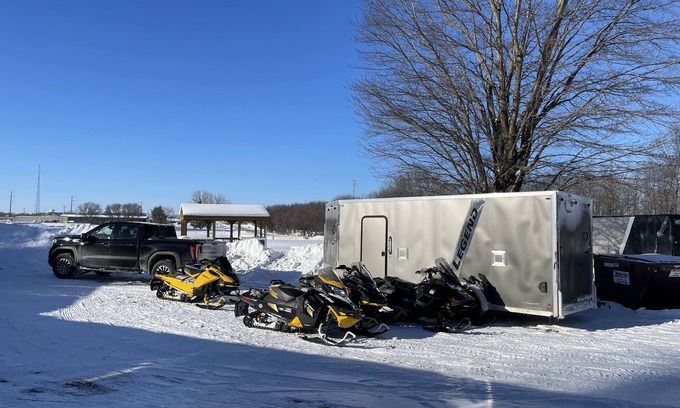 Dodgeville Hotel | Pine Ridge Motel