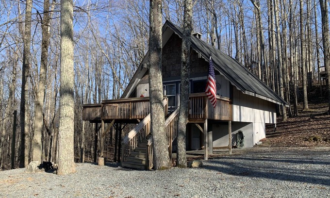 Beech Mountain Ski Chalet | Pine Ridge retreat on Beech Mountain, quiet with fireplace and mountain views!