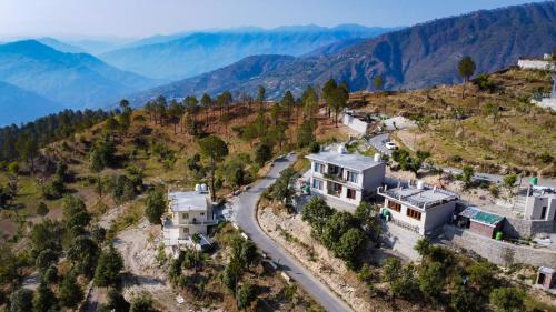 Tehri Bed & Breakfast | Pine tales