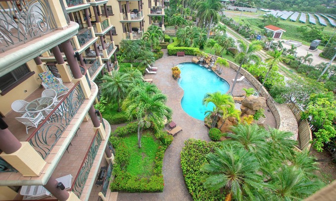 French Harbour Condo | Pineapple Villa 142- 2 bedroom, pool and more!