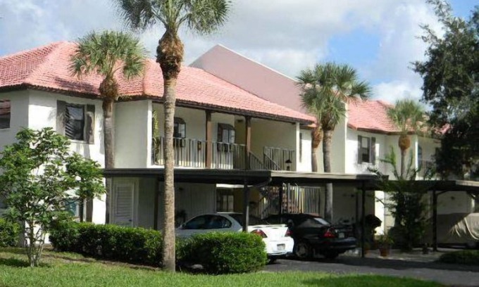 Englewood House | Pinehollow - 203 Pine Hollow