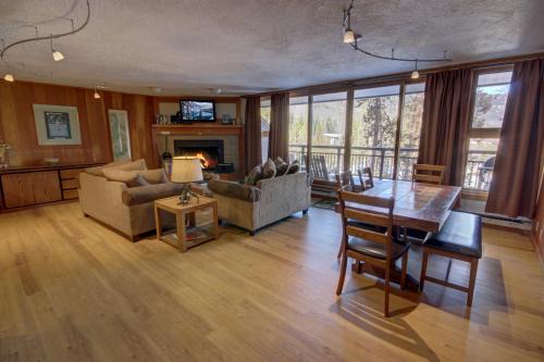 Keystone House | Pines 2074 by SummitCove Lodging