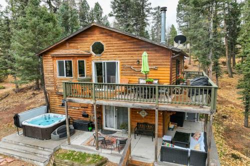 Florissant House | Pinetop Cabin Hot Tub BBQ Arcade Scenic Escape