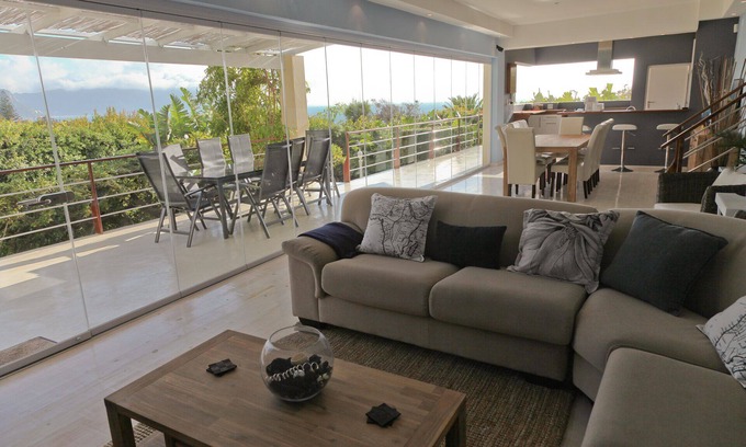 Froggy Farm Villa | PingusHouse Villa with private Swimming Pool And Garden In Simon's Town