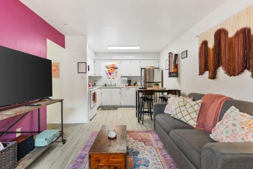 Music Row House | Pink Dreams - Walk to Live Music, Bars, Restaurants - Free Parking