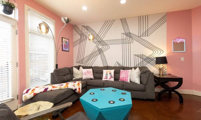 West End Condo | Pink Experience - West End Broadway & Restaurants - Newly Updated Corner Condo