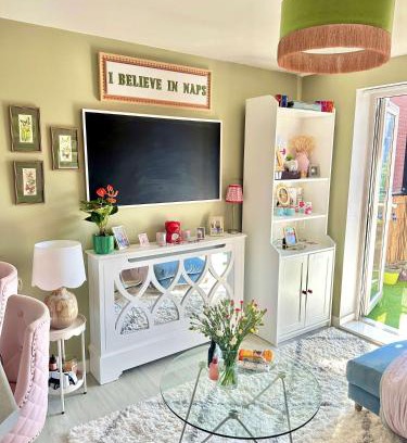 Dunstable Apartment | Pink Paradise