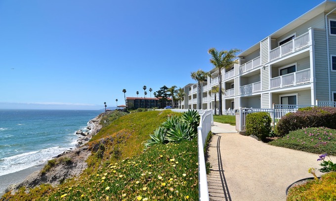 Motel District Hotel | Pismo Lighthouse Suites