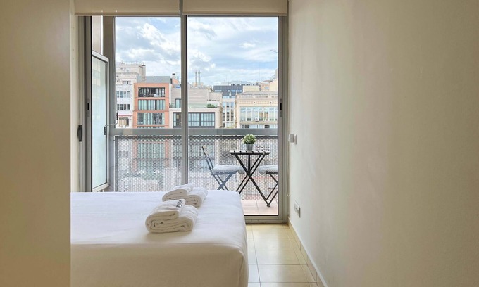 Dreta de l'Eixample Apartment | Plaça Catalunya Apartment with 2 bathrooms