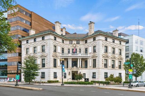 Dupont Circle Apartment | Placemakr Dupont Circle