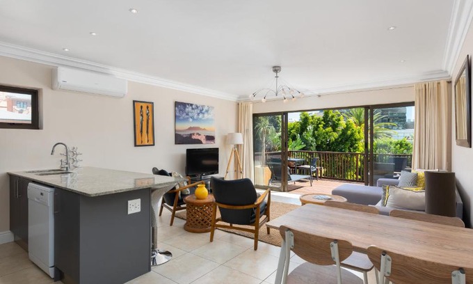 Sea Point Apartment | Planet Africa 9