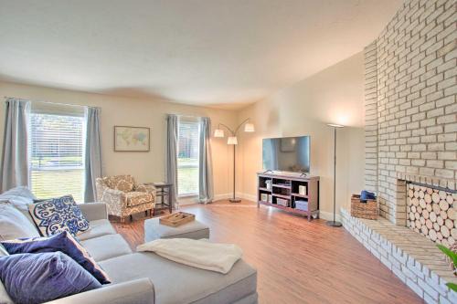 Plano House | Plano Home with Private Yard Less Than 5 Mi to Downtown!