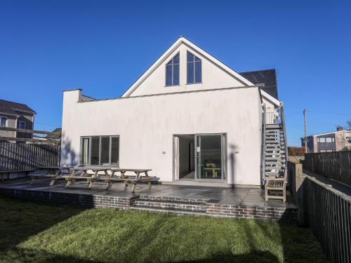 Rhosneigr House | Plas Gwylan