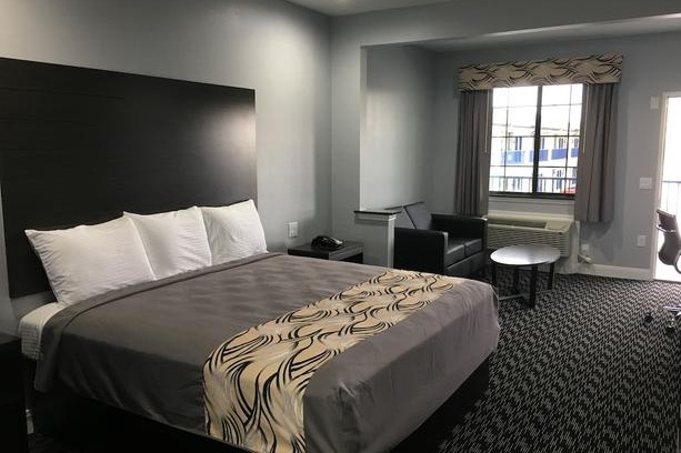 US 290 Hotel | Platinum Inn And Suites