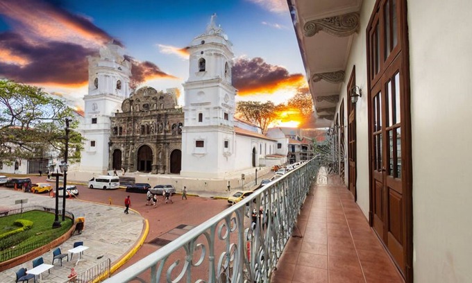 Casco Viejo Apartment | Plaza Catedral Views by AcoModo