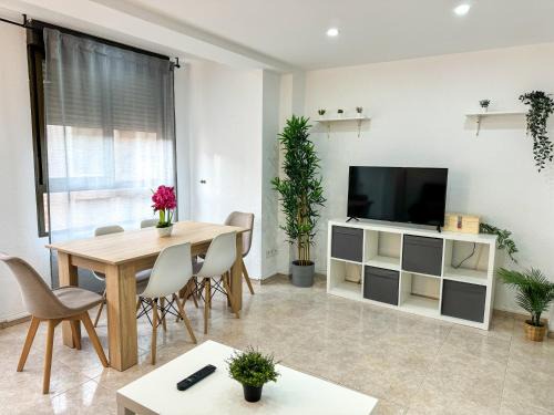 Castello de la Plana Apartment | Plaza mediterraneo - Turistea