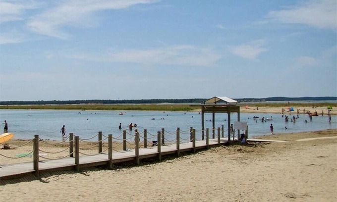 Marennes Bed & Breakfast | Pleasant town house, 5 minutes from the beach