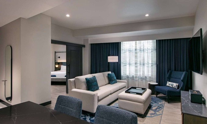 North Capitol Street Hotel | Pleasant Stay, Prime Location! 1BR Suite with Atrium Gallery View, Pets Allowed!