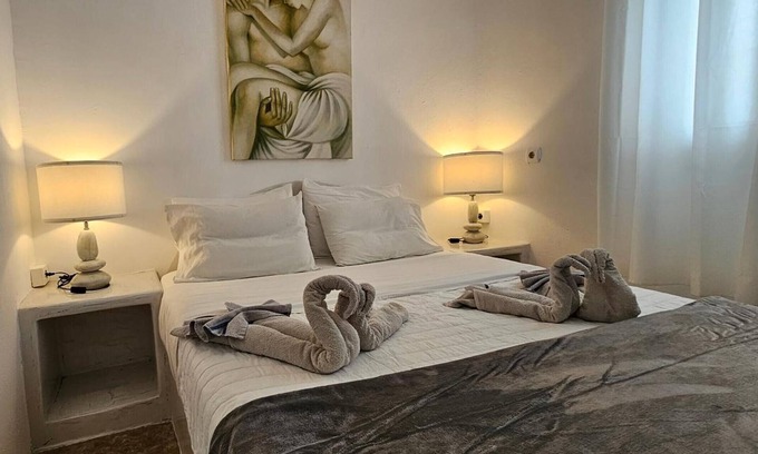 Perissa Apartment | Pleasure View Studio 6 Apartment with Mountain View, Wi-Fi and Air Conditioning