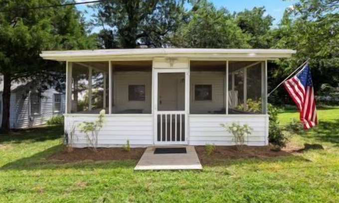 Barstow House | Plum Point Cottage #1