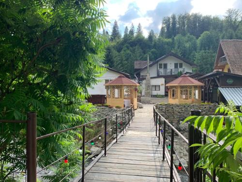 Cartisoara Cabin | Podul De Brazi