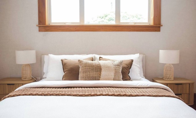 Rewa House | Pohutukawa Tides: Close to Beach