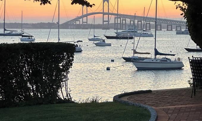 The Point House | Point Cottage In Newport, Pet Friendly Walk To Water. Book Now 10% Off