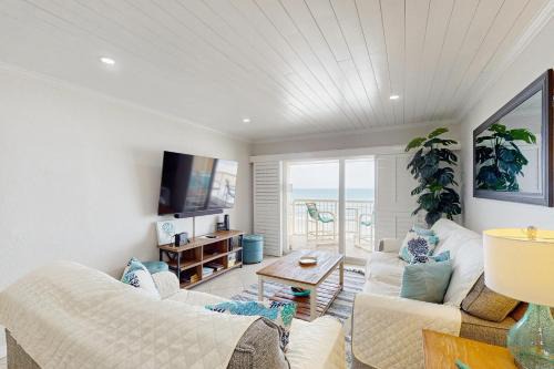 Point East Apartment | Point East 302 -Just Beachy