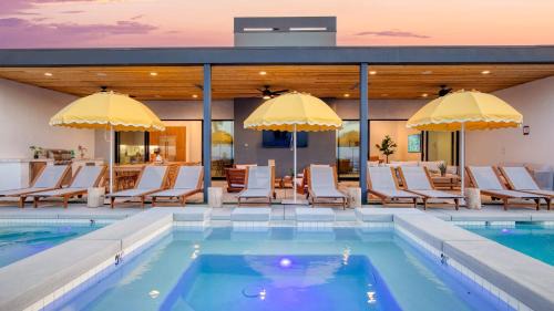 La Quinta House | Polo Villas Bella 2 Homes Putting Green Bocce Ball Sleeps 32