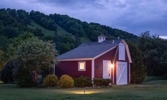 South Pomfret Hotel | Pomfret Bungalow