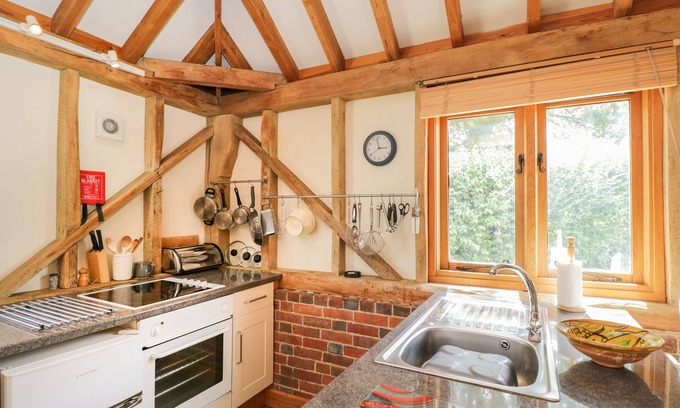 New Forest District Cottage | Pond View