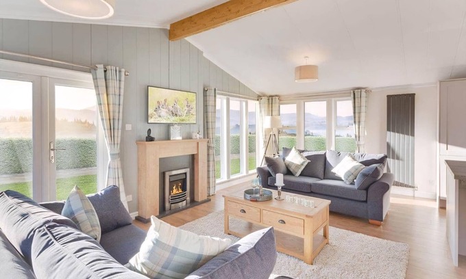 Newton Stewart Ski Chalet | Pondview Retreat Lodge