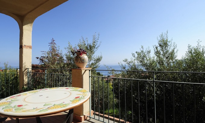 Sorrentini Apartment | Pool, beach and relax! 4 pax