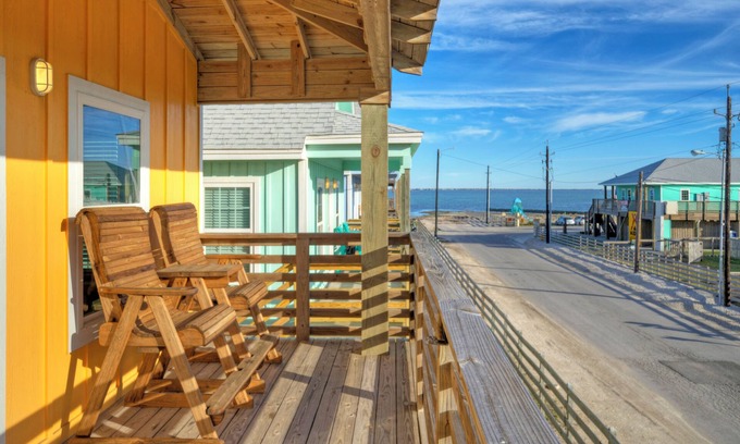 Flour Bluff House | Pool, Boat Dock, Balcony w/Bay Views | Cooper's Hawk by AvantStay